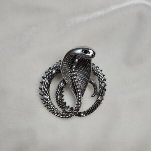 Unisex Silver Tone Cobra Snake Design Brooch Pin NWOT Unique Halloween Animal